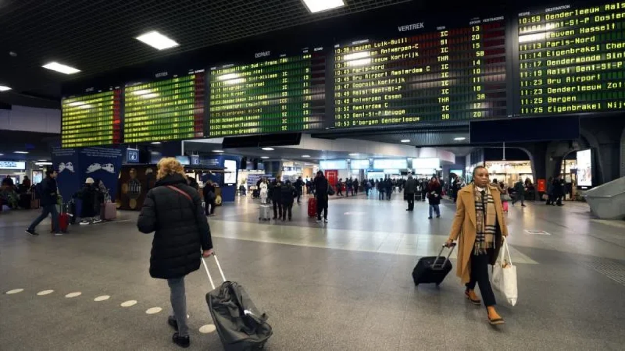 Brüksel’de Hayat Durdu: Reform Karşıtları Hizmeti Engelliyor