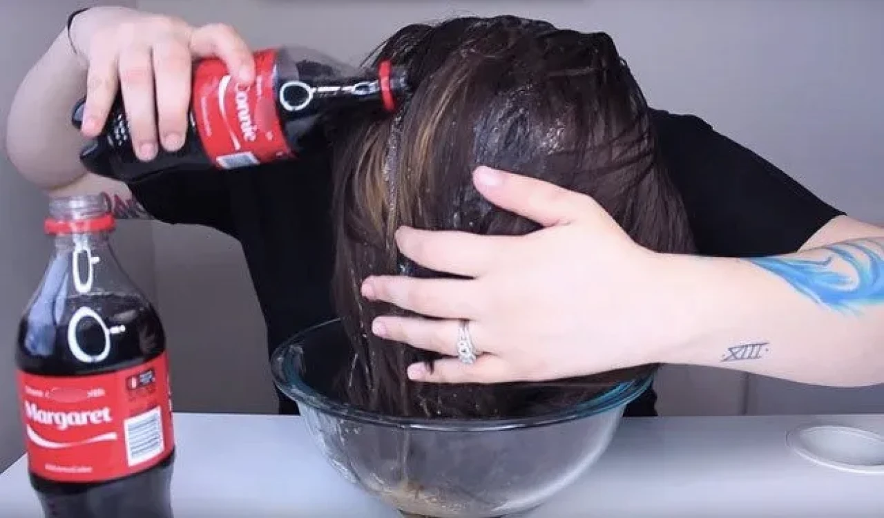 Saç Bakımında Yeni Trend: Kola ile Gür ve Canlı Saçlar!