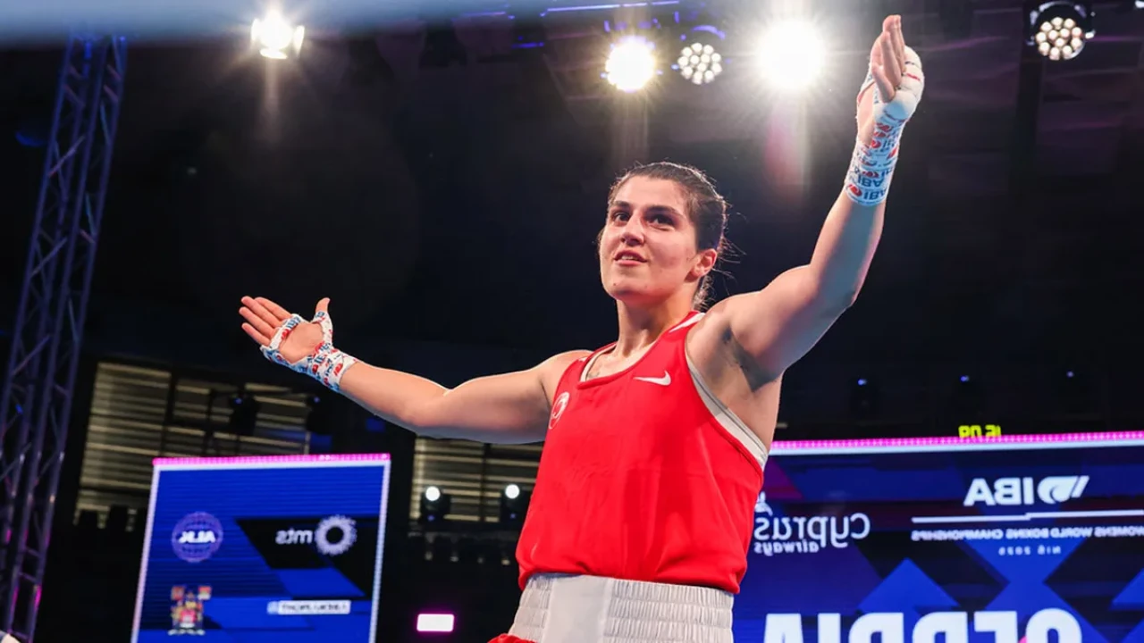 Milli Kadın Boksörümüz Sırbistan'da Dünya Şampiyonu Oldu! Busenaz Sürmeneli Türkiye'ye Altın Madalya Getirdi