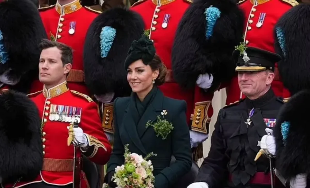 St. Patrick Günü’nde Gözler Onun Üzerindeydi: Prenses Kate Middleton, McQueen Kabanıyla Törene Damga Vurdu!
