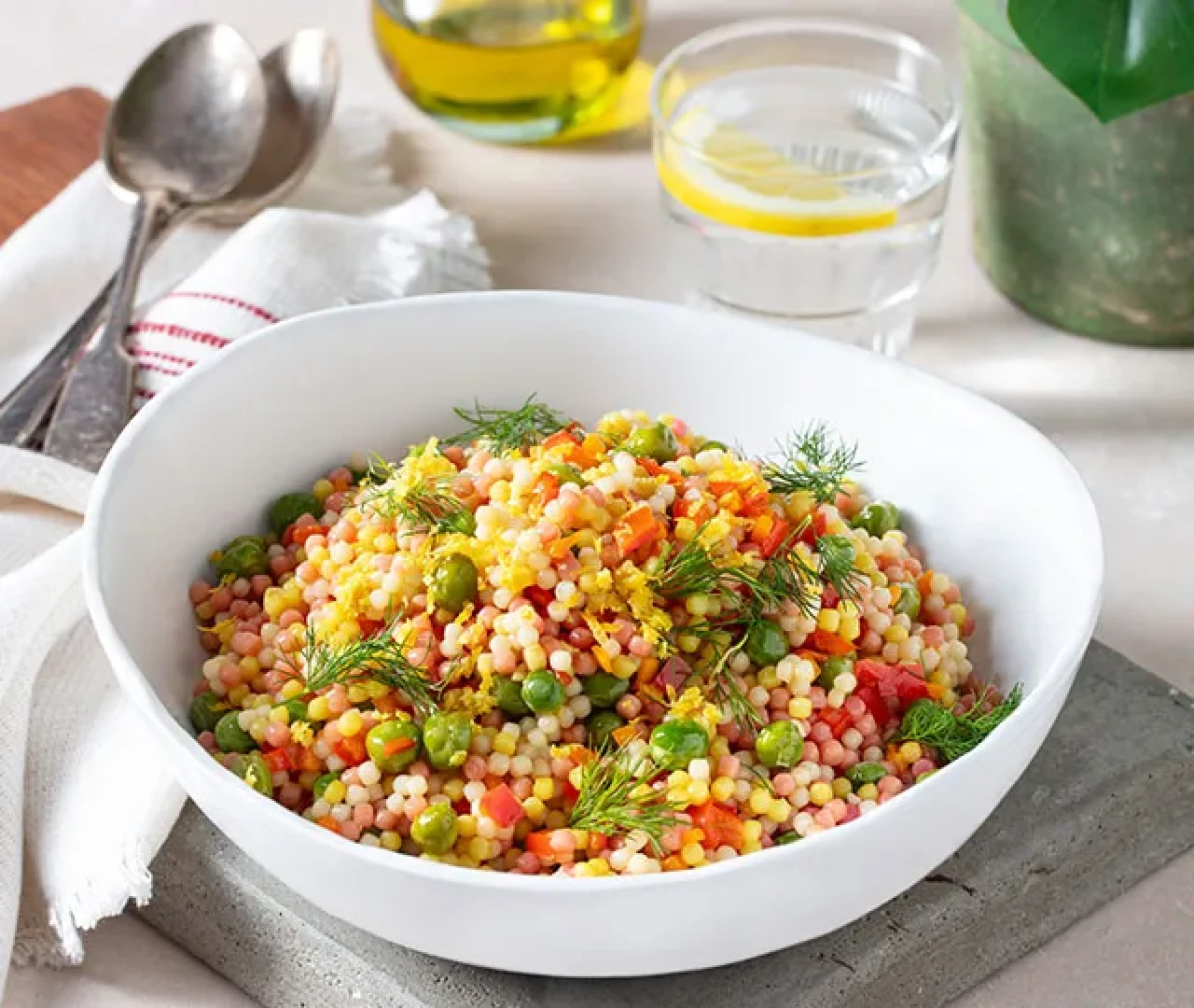 10 Dakikada Hazır! Evde Kolayca Yapabileceğiniz Kuskus Salatası Tarifi