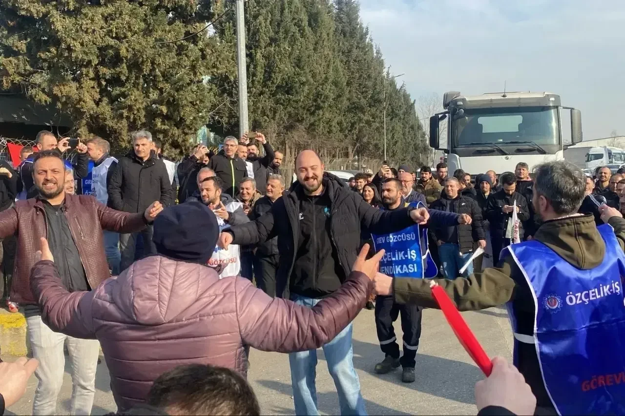 Kocaeli Kartepe’de Tezcan Galvaniz İşçilerinden Grev Kararı! Sürece Sosyal Medyada Tanınan Oğuzhan Alpdoğan da Destek Verdi
