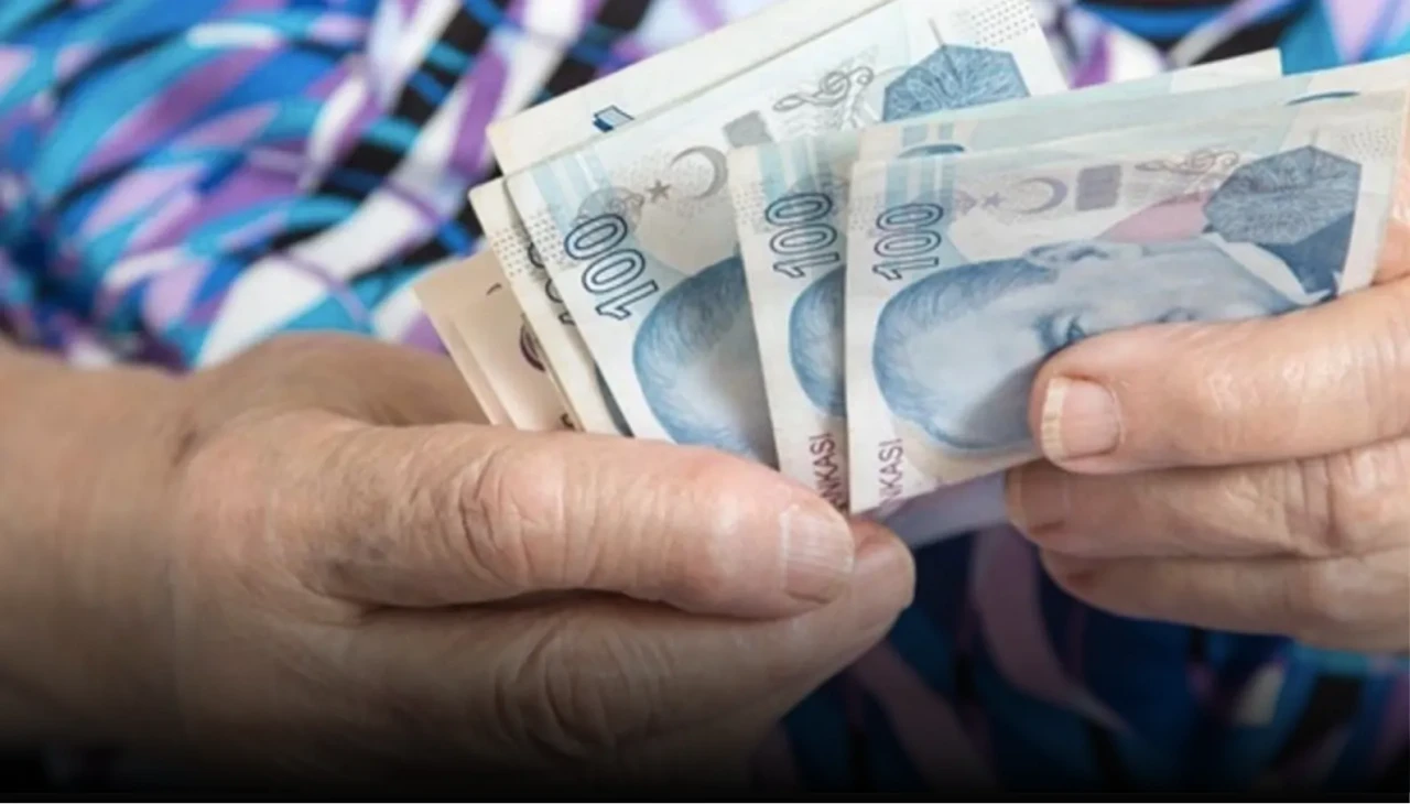 Emekliye bayram sevinci! 4 bin TL ikramiye için tarih açıklandı