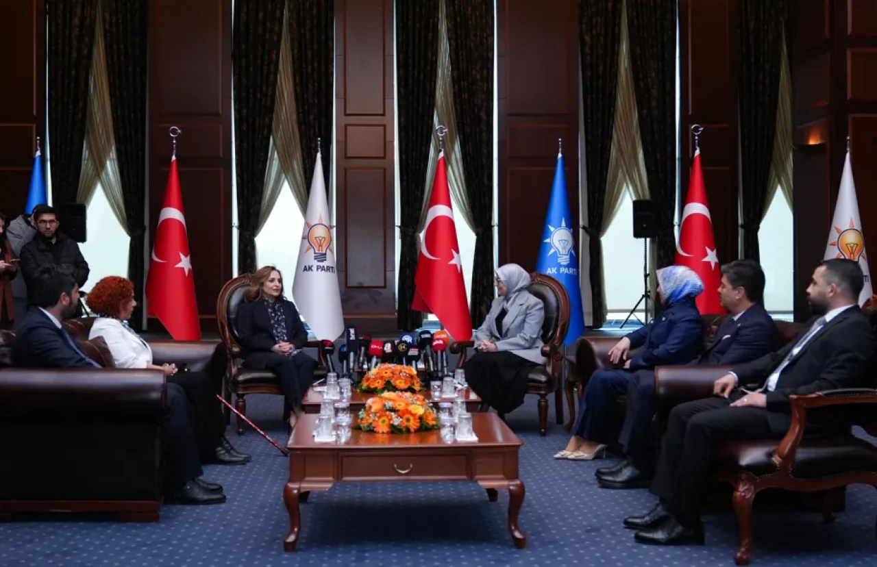 AK Parti’den Kritik Mesaj: "Terör Örgütü Kendini Feshederse Sivil Siyasetin Alanı Genişler"