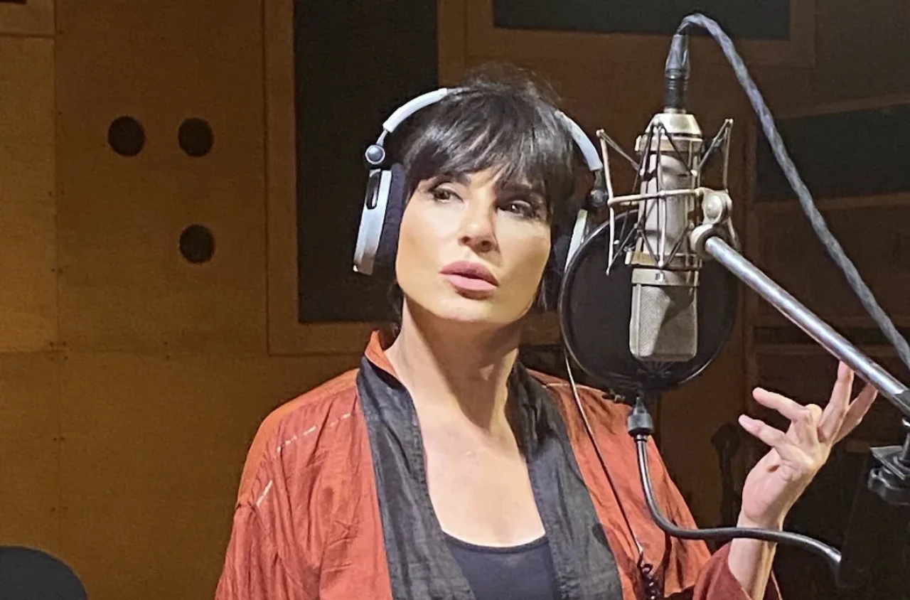 Ayşegül Aldinç’ten Hümeyra Şarkısı “Dilber” Yeniden Hayat Buluyor!