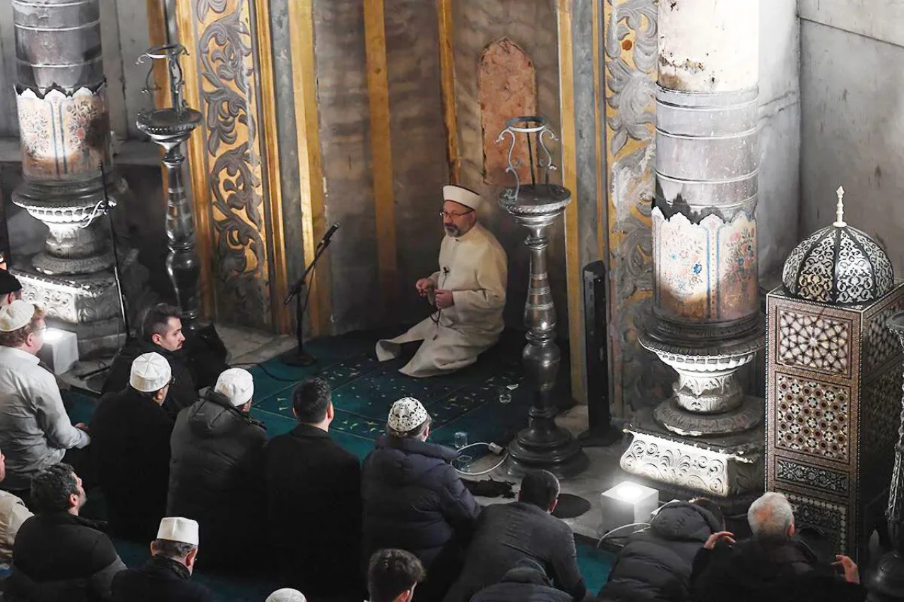 Teravih Sonrası Ayasofya’da Tarihi Mesaj! Başkan Erbaş: “Şimdi Harekete Geçme Zamanı”