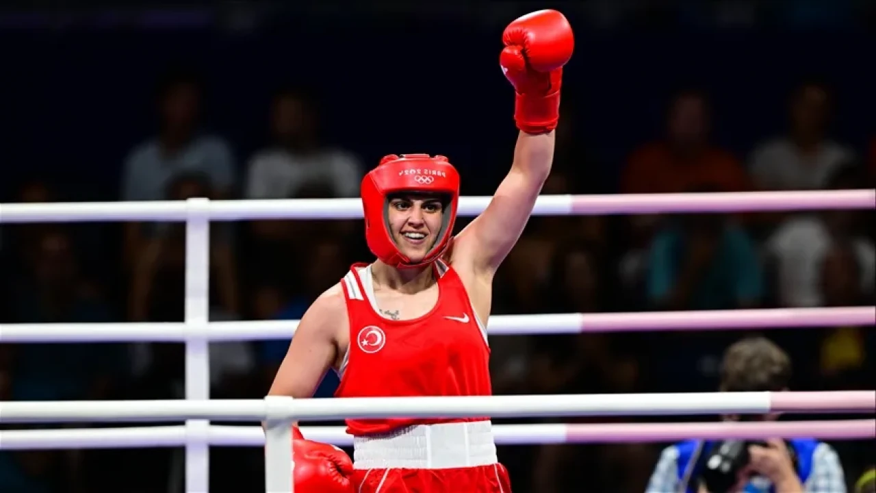 Busenaz Sürmeneli Kimdir, Kaç Yaşında, Nereli, Hangi Takımda, Başarıları Neler? Milli Kadın Boksörümüz