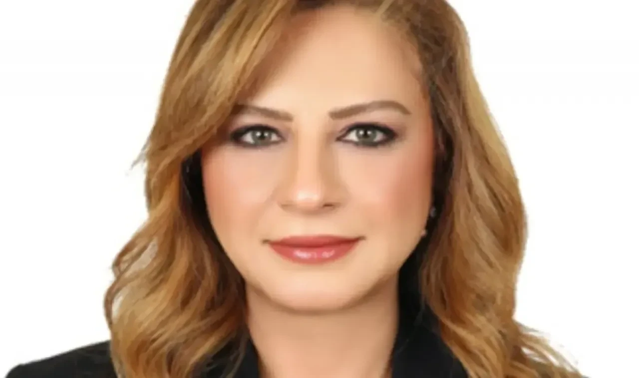 Ebru Özdemir kimdir, kaç yaşında, aslen nereli, evli mi, eşi kim, alevi mi, çocukları var mı? Özel Hayatı ve Kariyeri