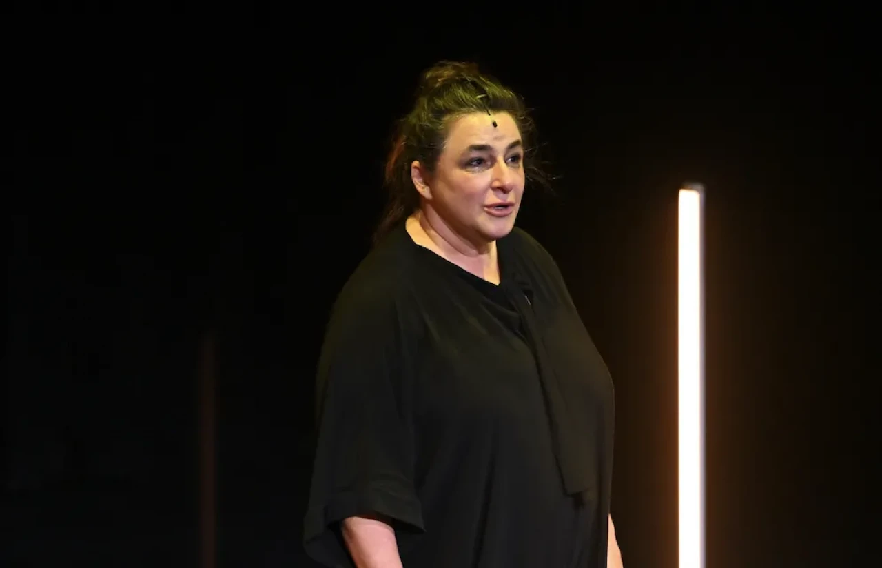 Esra Dermancıoğlu’nun Yeni Oyunu ‘Muskat’ İstanbul’u Sallamaya Geliyor!