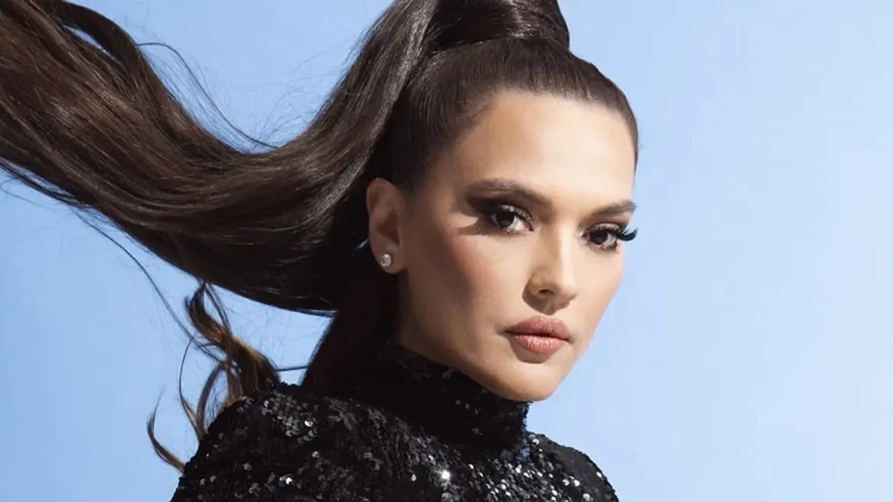 Demet Akalın’ı Korkutan Anlar! Annesi Kaza Geçirdi, Son Halini Paylaştı