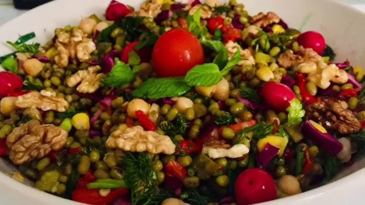 Zayıflamak İsteyenlere Müjde: Tok Tutan Maş Fasulyesi Salatası Tarifi