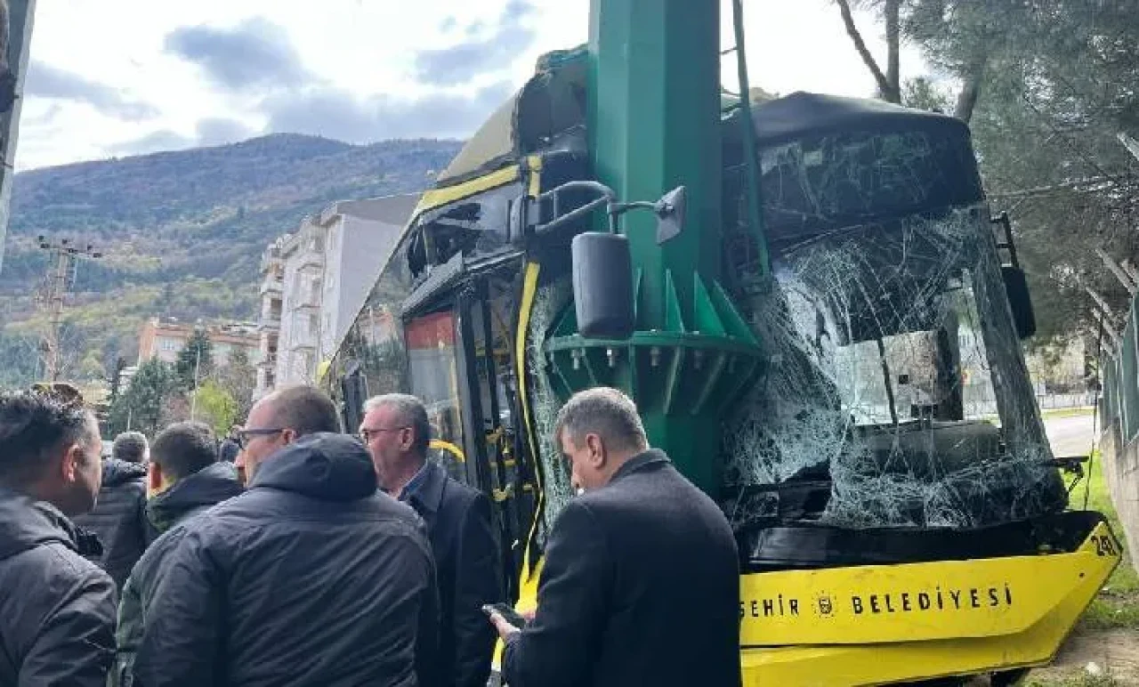 Bursa’da Dehşet Anları! Freni Boşalan Otobüs Facianın Eşiğinden Döndü
