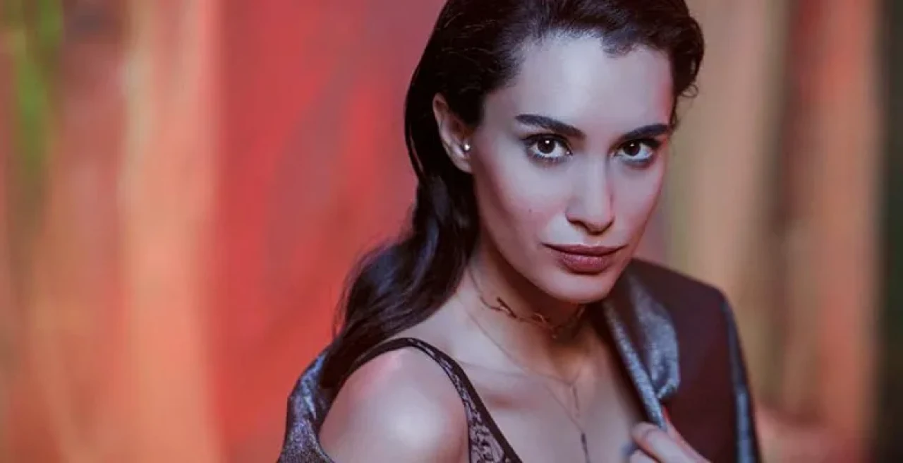 Hande Doğandemir Sevgilisi kim, Annesi ve Babası Kimdir? Aslen Nereli, Kaç Yaşında? Hayatı ve Kariyeri Hakkında Bilinmeyenler