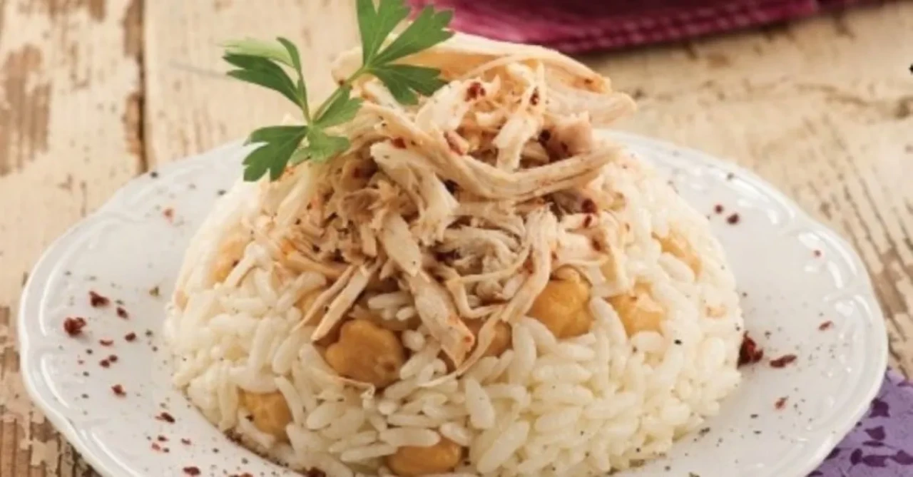Evinizi Sokak Lezzetlerine Doyurun! Bu Tavuklu Nohutlu Pilav Tarifi Kaçmaz!