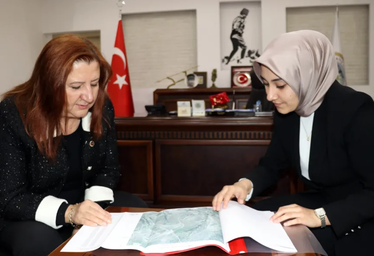 Yerel Yönetimde Kadın Devrimi: Gümüşhacıköy'ü İki Güçlü Kadın Yönetiyor!