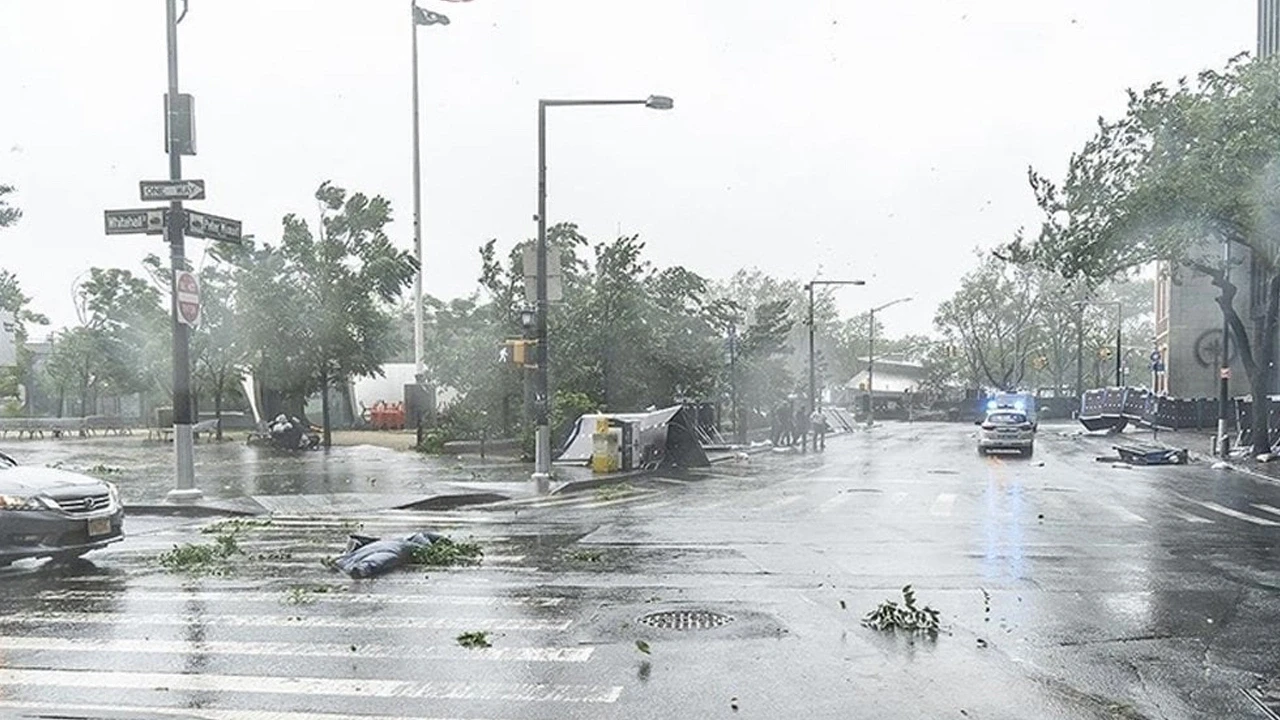 Şiddetli Fırtına ve Kasırgalar ABD’yi Vurdu: Ölü Sayısı 33’e Çıktı!