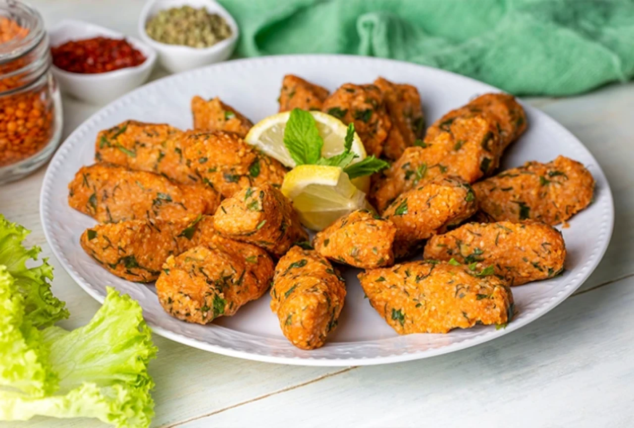 Ekonomik, Doyurucu ve Lezzetli: Kıymalı Mercimek Köftesini Mutlaka Deneyin!