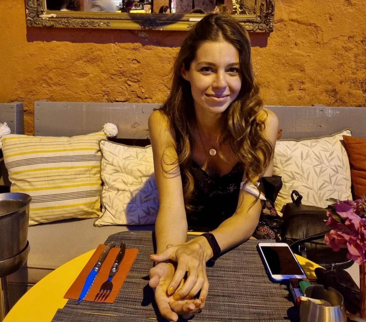 Hazal Adıyaman kiminle evli, eşi kim, evli mi, eşi kaç yaşında, çocuğu var mı? Instagram kullanıcı adı ne?