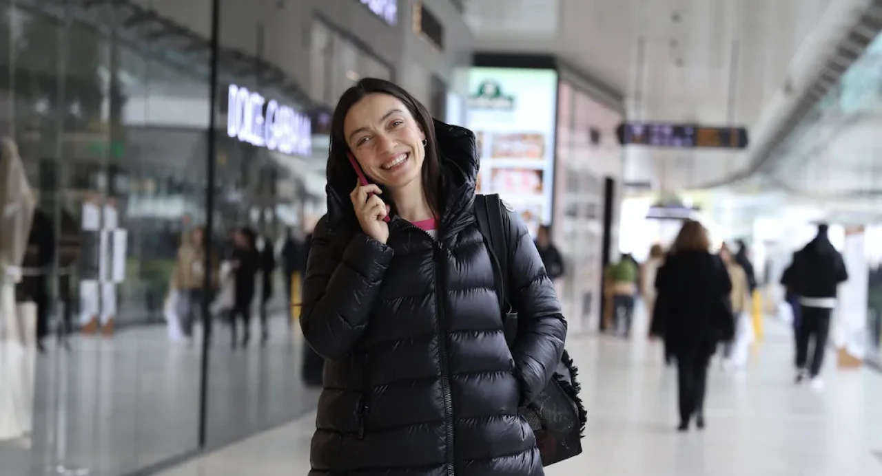 Ünlü Oyuncu Merve Dizdar’ın Alışveriş Kombini Sosyal Medyada Gündem Oldu!