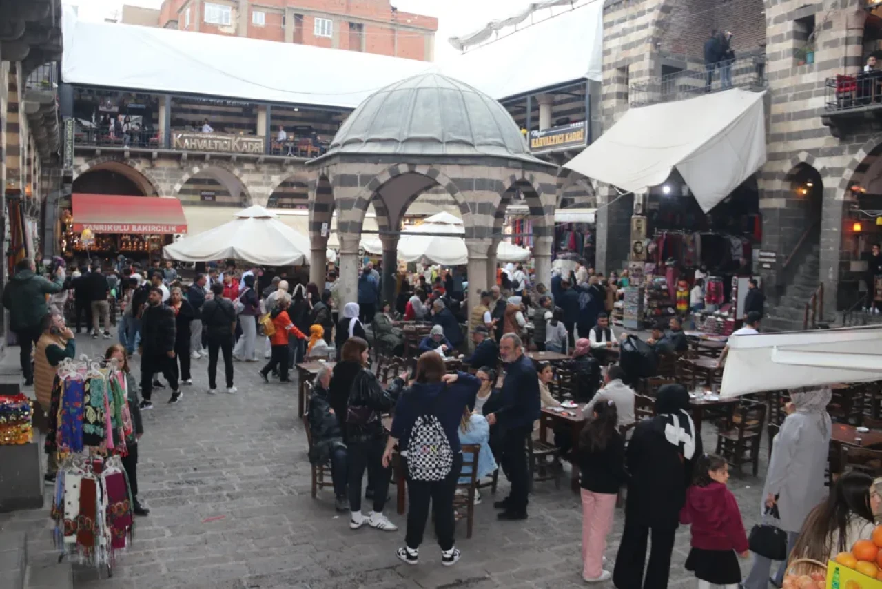 Ramazan Bayramı’nda Diyarbakır Turizm Patlaması Yaşadı: Ziyaretçi Akını Sıcak Karşılandı