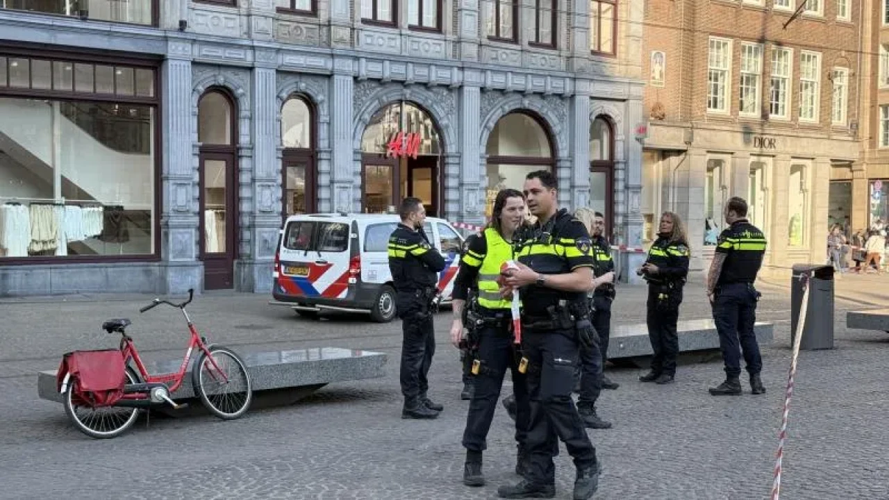 Avrupa'nın Kalbinde Terör Alarmı: Amsterdam’da Bıçaklı Saldırı!