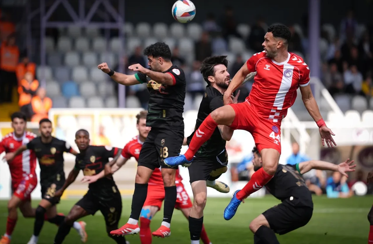 Amedspor 10 Kişi Kaldığı Keçiörengücü Deplasmanından Galibiyetle Ayrıldı! Maçtaki Gollerin Tamamı Amedspor'dan Geldi