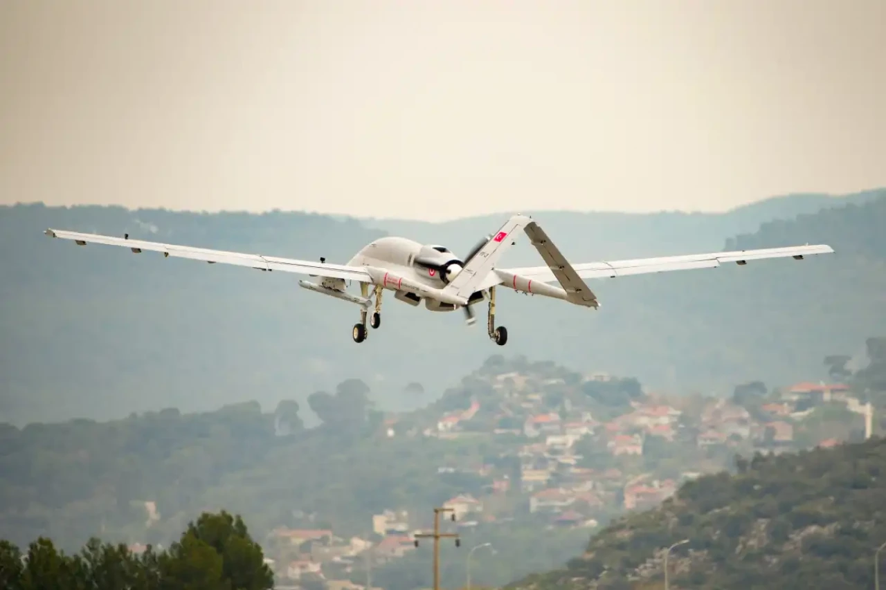 Bayraktar TB3 gövde gösterisine devam ediyor: Hedef yine kaçamadı!