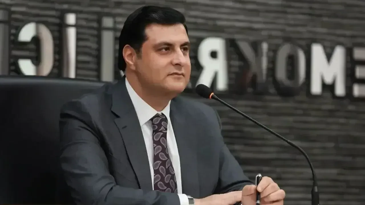 Umut Yılmaz’ın Ailesi Kimdir? Annesi, Babası, Abisi, Kardeşi, Aile Geçmişi Hakkında Tüm Detaylar