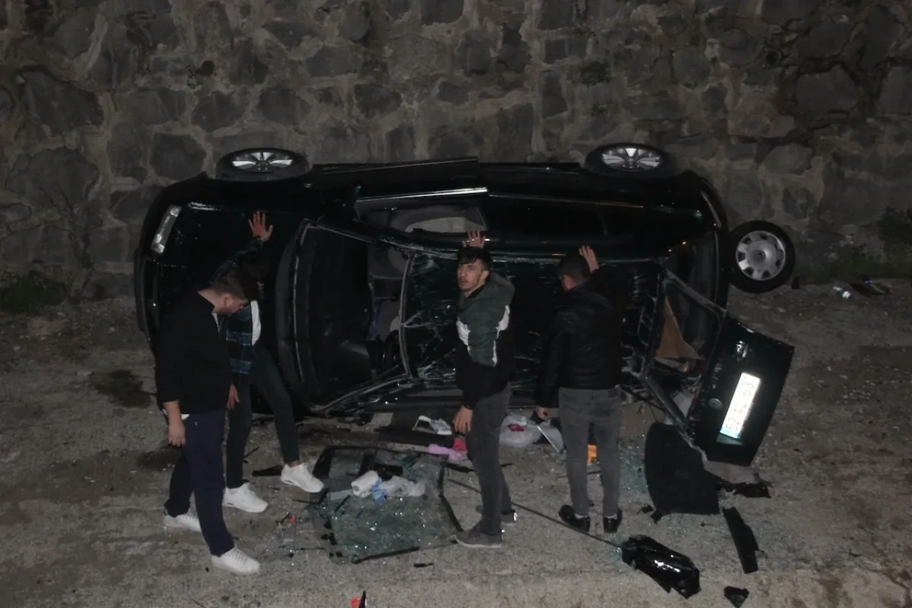 Ordu’da Feci Kaza! Otomobil Dereye Uçtu, 2 Genç Yaralı