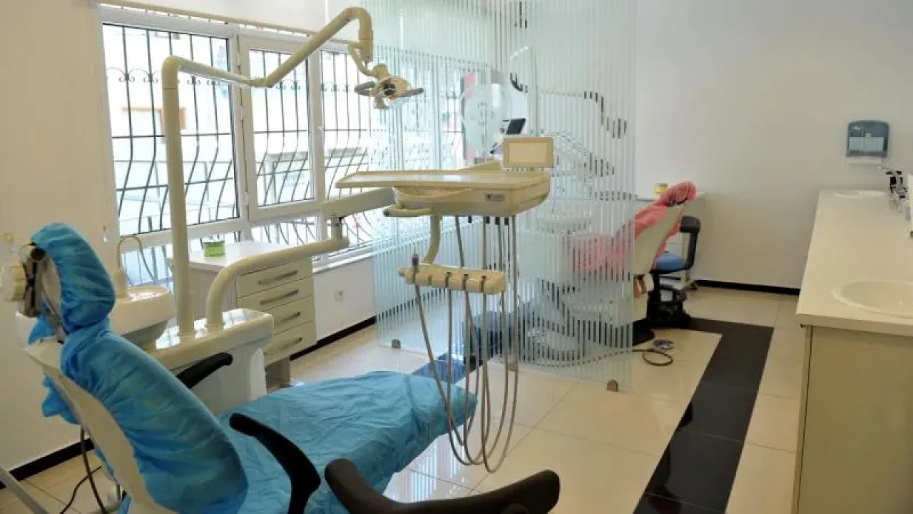 Dişçi Korkusu Hayatına Mal Oluyordu! 25 Bin Sterlinlik Çareyi Yurtdışında Buldu