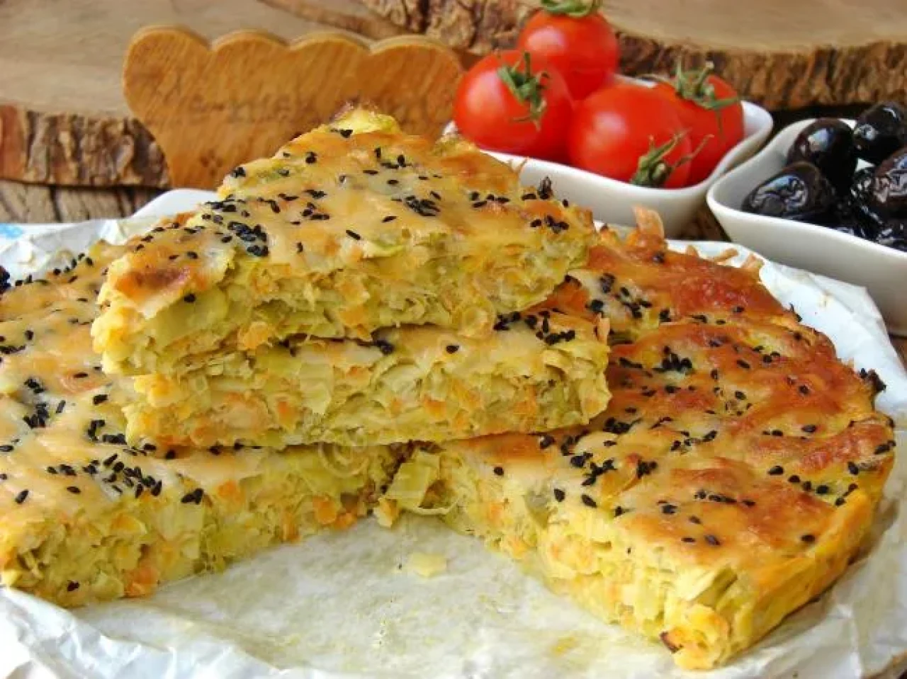 Çıtır Çıtır, Mis Gibi Kokusu Tüm Evi Sarıyor! Pırasalı Mısır Unlu Börek tarifi