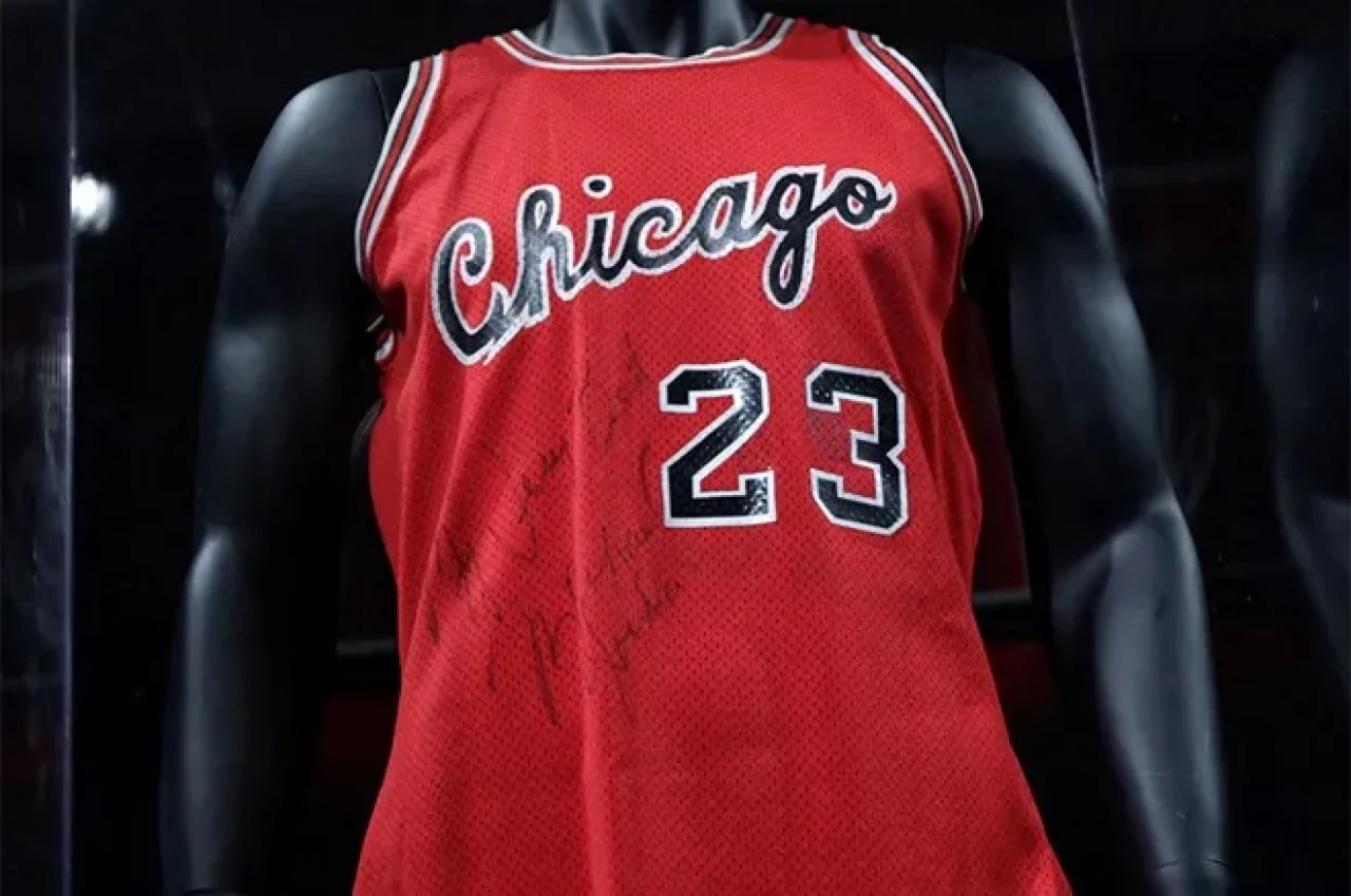 NBA Efsanesi Michael Jordan'ın Forması Rekor Fiyata Satılarak Tarihe Geçti! 4 Milyon 215 Bin Dolara Alıcı Buldu