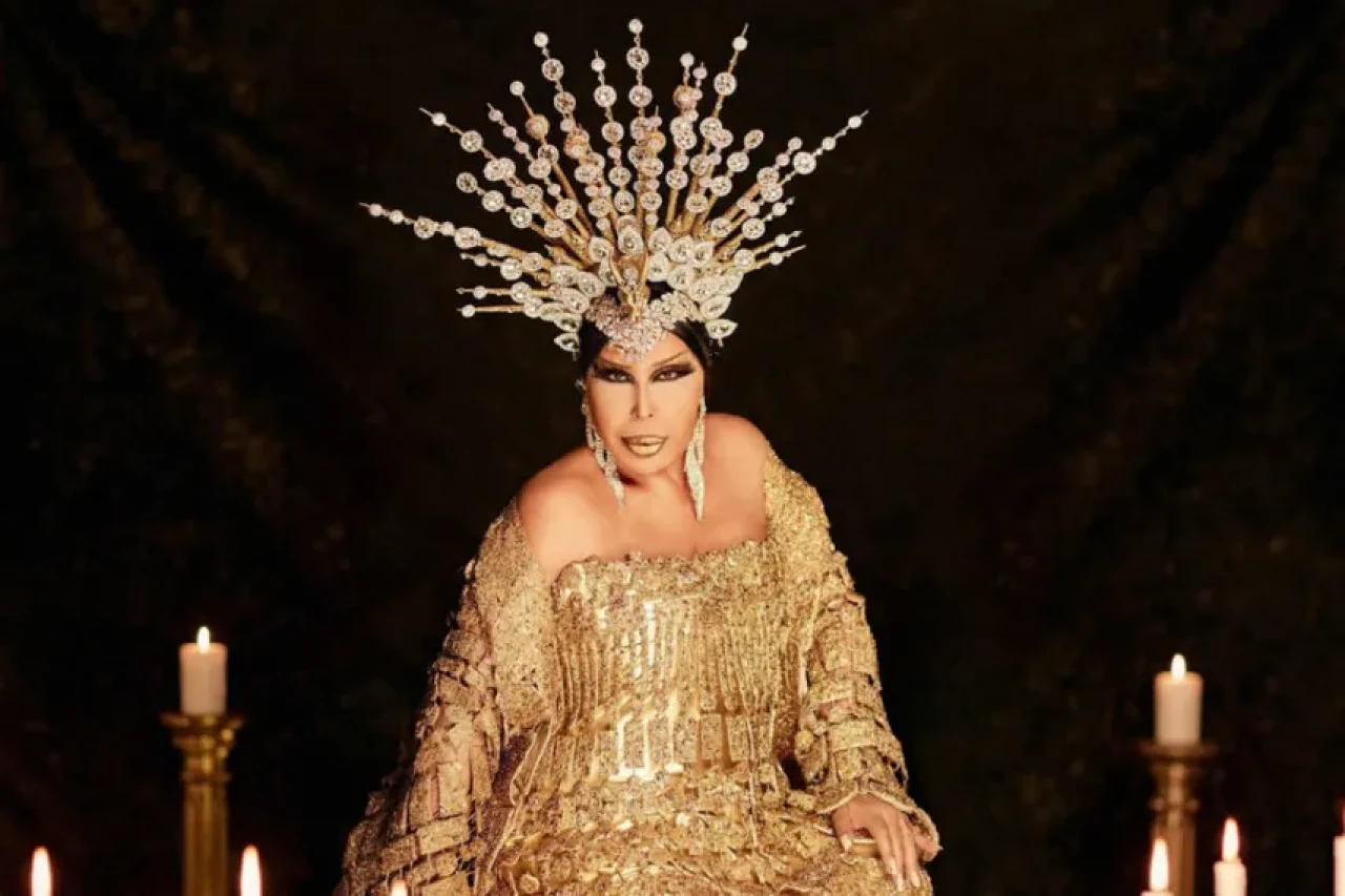 Bülent Ersoy Mağaza Kapatıp Kolye Aldı! “Servet Harcadım” Dedi, Pazar Yorumu Olay Oldu