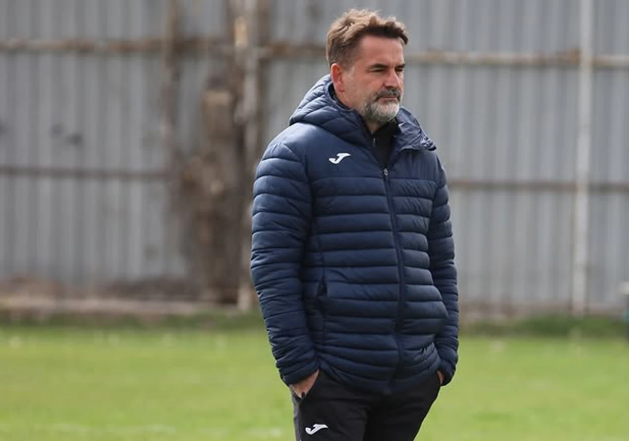 Elazığspor Teknik Direktör Bülent Yenihayat İle Yollarını Ayırdı! Elazığspor'un Başına Fırat Gül Geçebilir