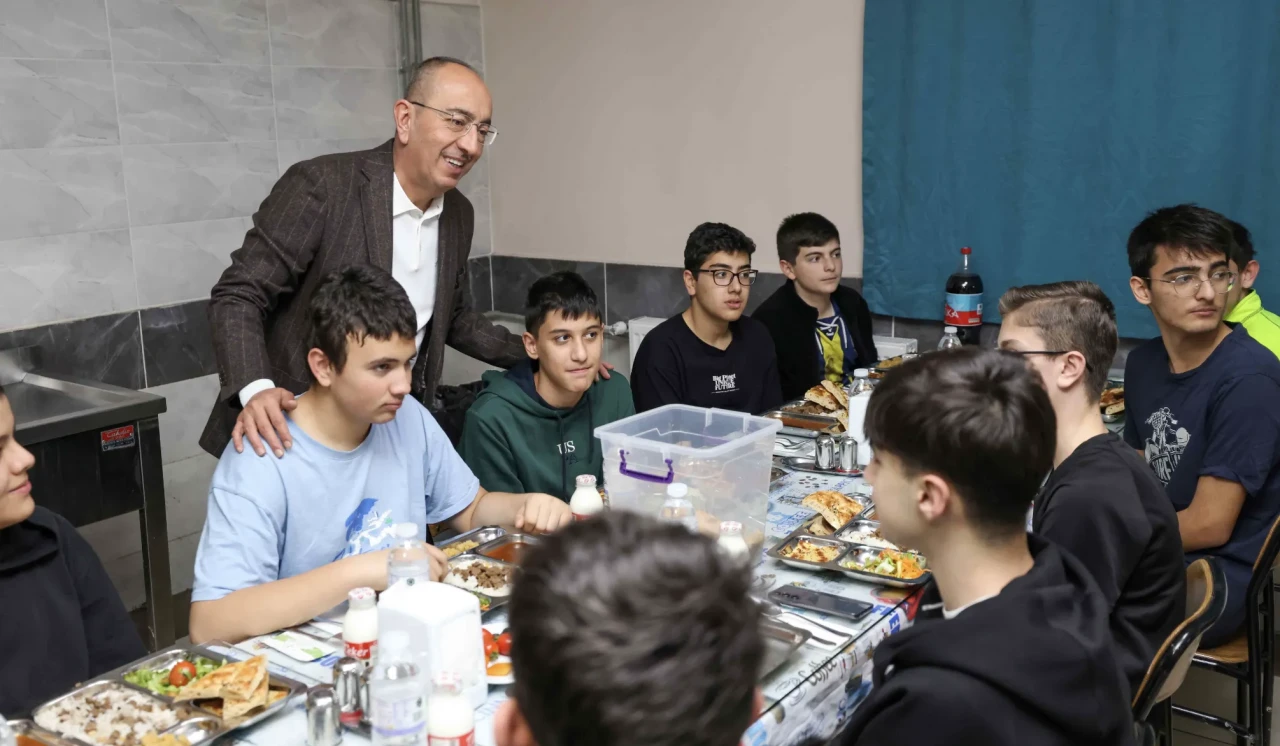 Gençlere Büyük Destek: Meram Belediyesi’nden Eğitim Odaklı Buluşma