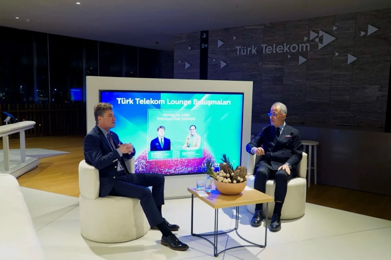 Türk Telekom Lounge’da Sanat Rüzgarı: Tan Sağtürk ile Romeo ve Juliet’e Derin Yolculuk!
