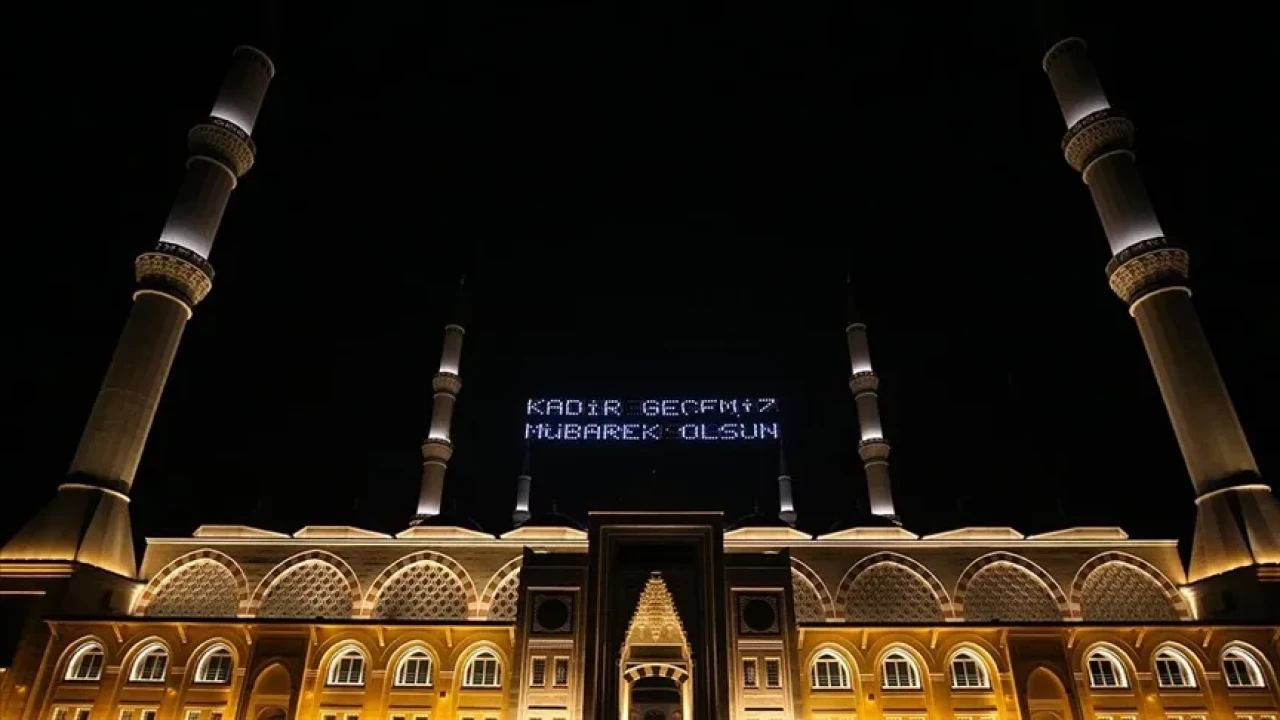 Kadir Gecesi'nde Hangi Dualar Edilmeli? Peygamberimizin En Faziletli Duası Açıklandı!