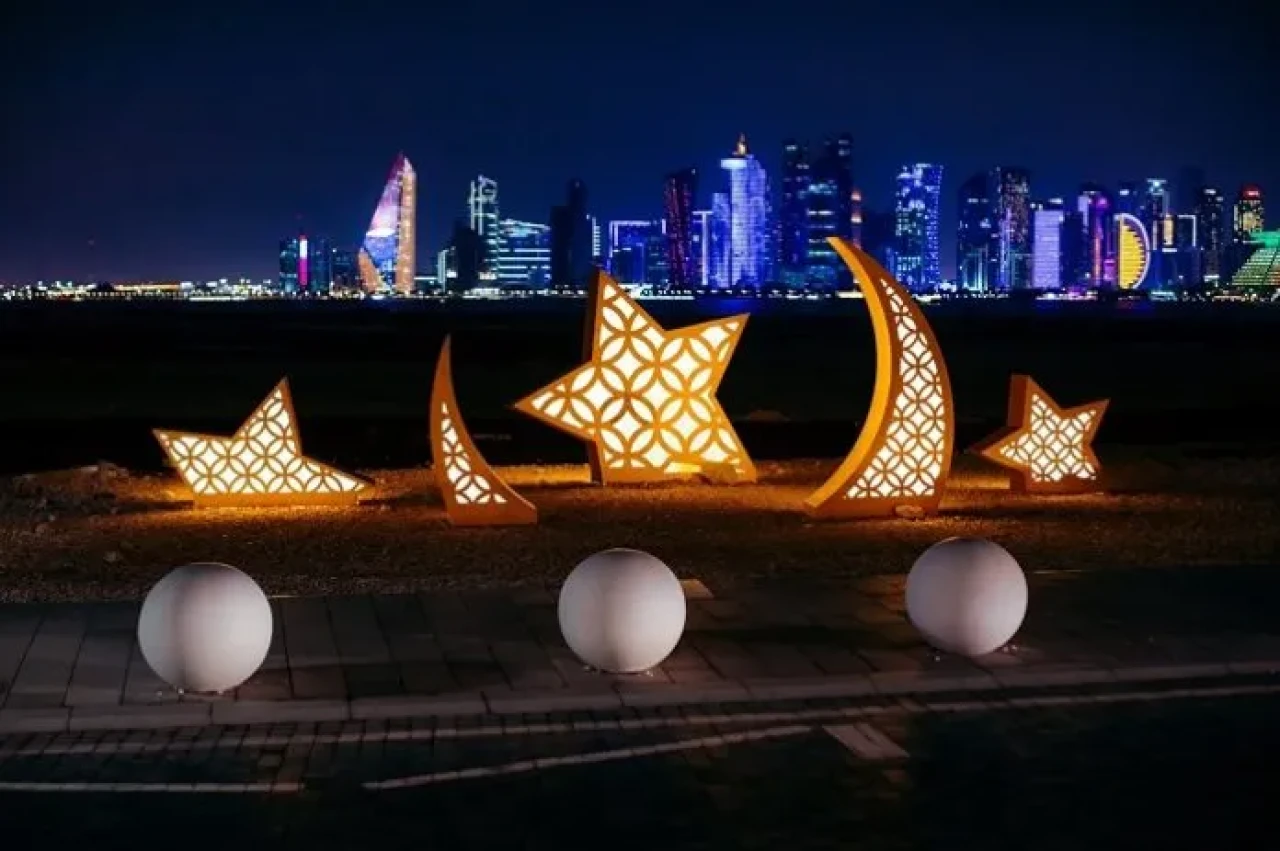 Katar’da Ramazan coşkusu: Gökdelenler ışıklarla süslendi!