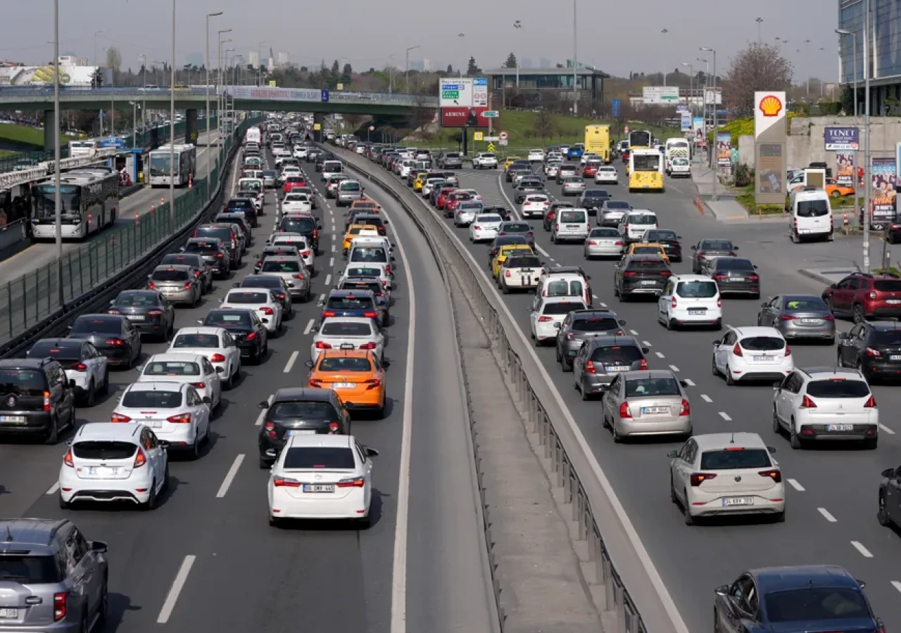 Bayram Tatilinde İstanbul’da Yoğunluk Zirveye Çıktı: Trafik, Toplu Taşıma ve Turistik Noktalarda Kalabalık Dikkat Çekti