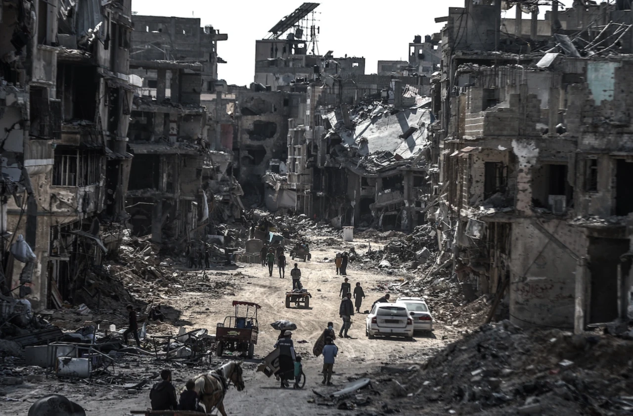 Suriye'de Rejim Sonrası Zor Hayat: Mena Tabaş Ailesiyle Yıkık Evlerinde Mücadele Ediyor