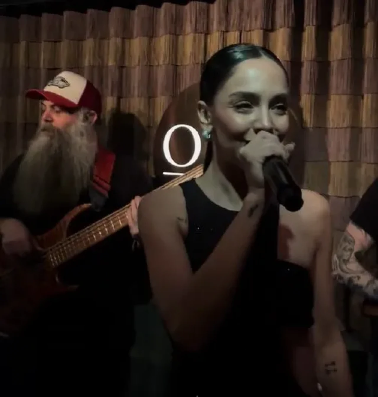 Hastalığa Meydan Okudu! Aybüke Albere’nin Fedakarlığı Geceye Damga Vurdu