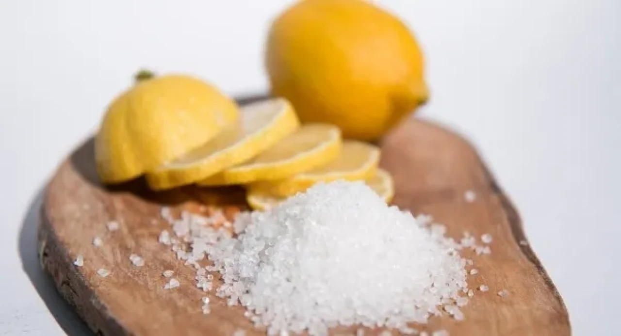 Gece Boyunca Başucunuzda Tuzlu Limon Bulundurmanın 5 Büyük Faydası!