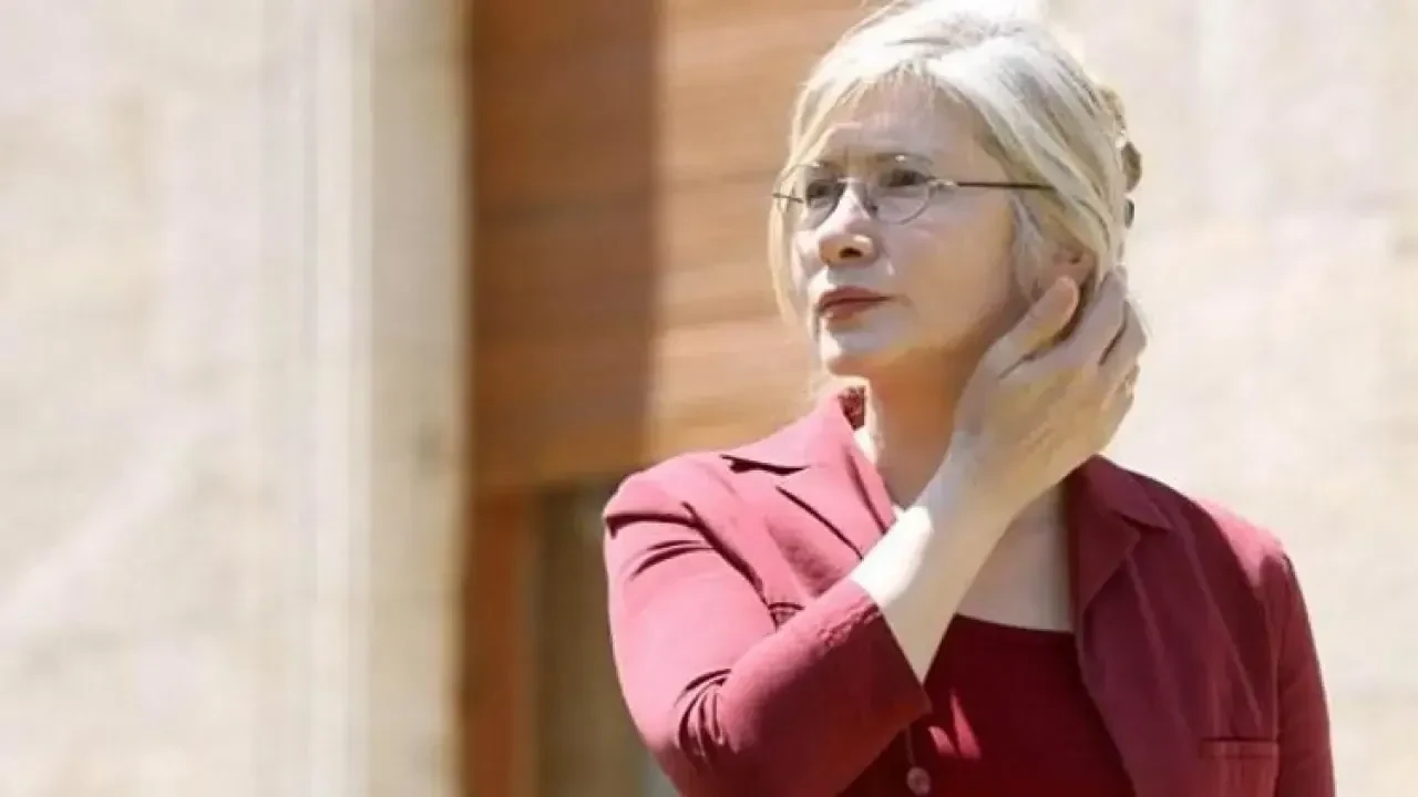 Emine Ülker Tarhan Kimdir? Kaç Yaşında, Aslen Nereli, Kiminle Evli, Eşi Kim, Ne Mezunu, Hangi Partili?