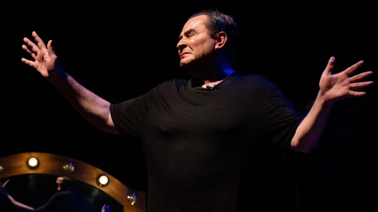 Huysuz Virjin Yeniden Sahnede! Armağan Çağlayan’dan Seyfi Dursunoğlu’na Unutulmaz Vefa!