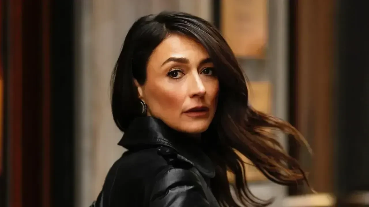 Özlem Çınar Kiminle Evli, Eşi Kim, Çocukları, Ne Mezunu, Kilo, Boy, Göz Rengi, Kaç Yaşında? Hayatı ve Kariyeri