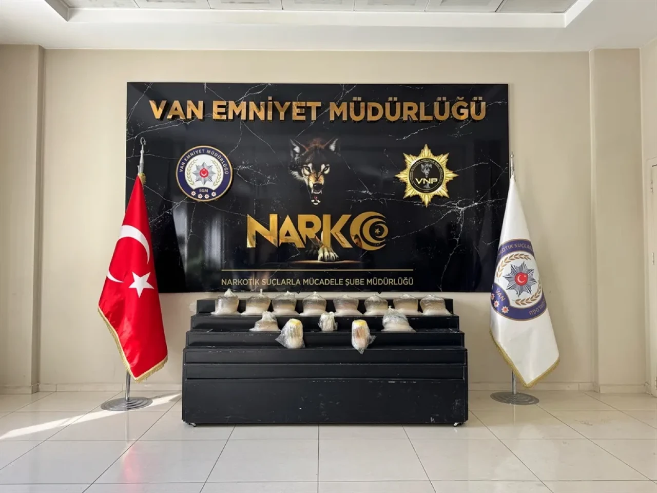 Van'da Zehir Timi Yakalandı! 36 Kilo Likit Metamfetamin Ele Geçirildi