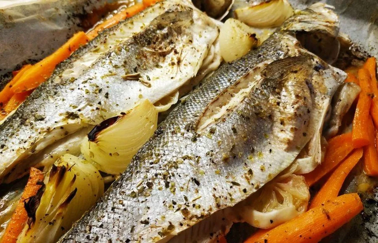 Dışarıda Yemeye Son! Evde Lokanta Usulü Fırında Levrek Yapın