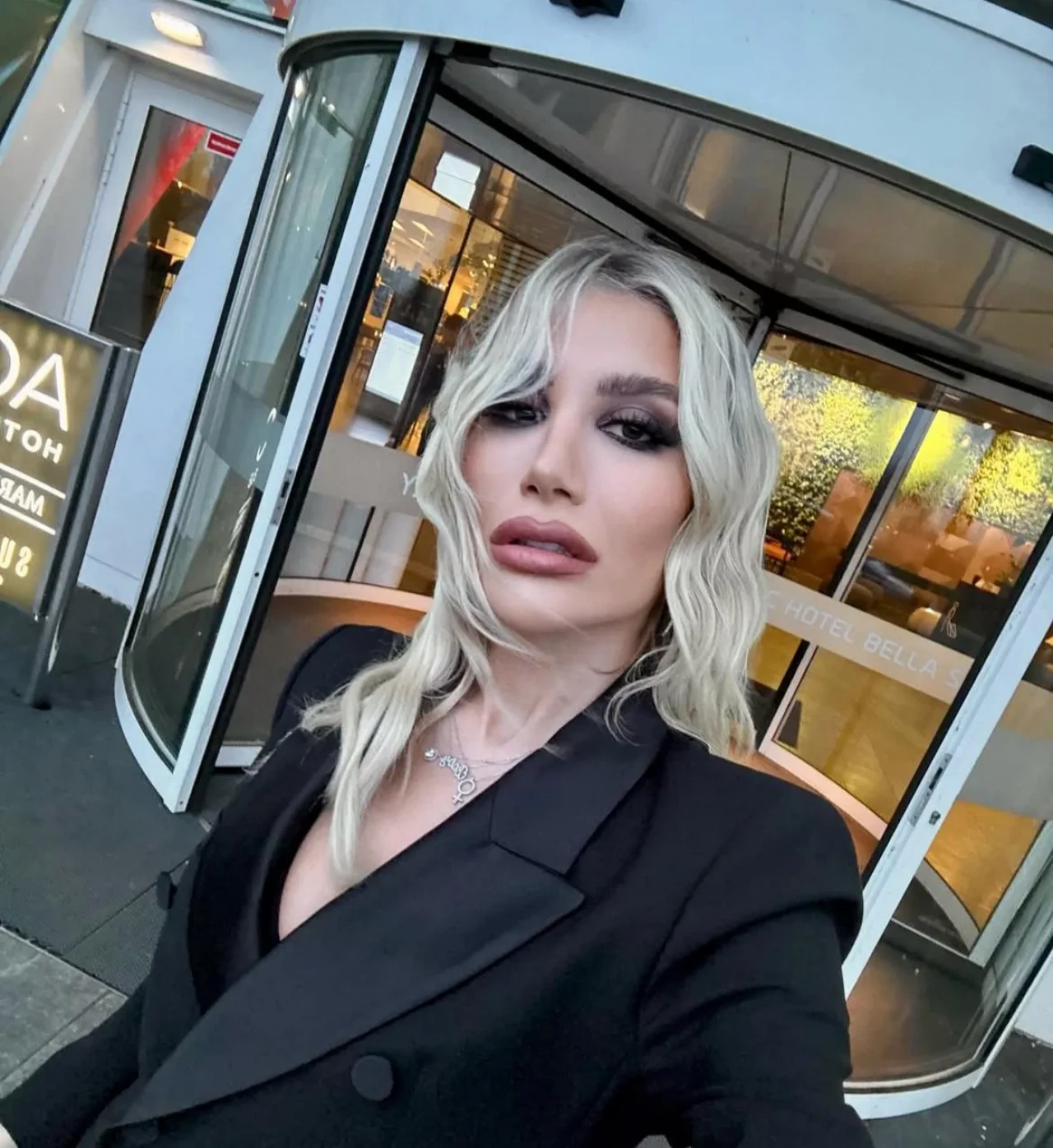 İrem Derici'den Aşkını Derisine Kazıyan Olay Hareket! Yeni Dövmesi Gündem Oldu