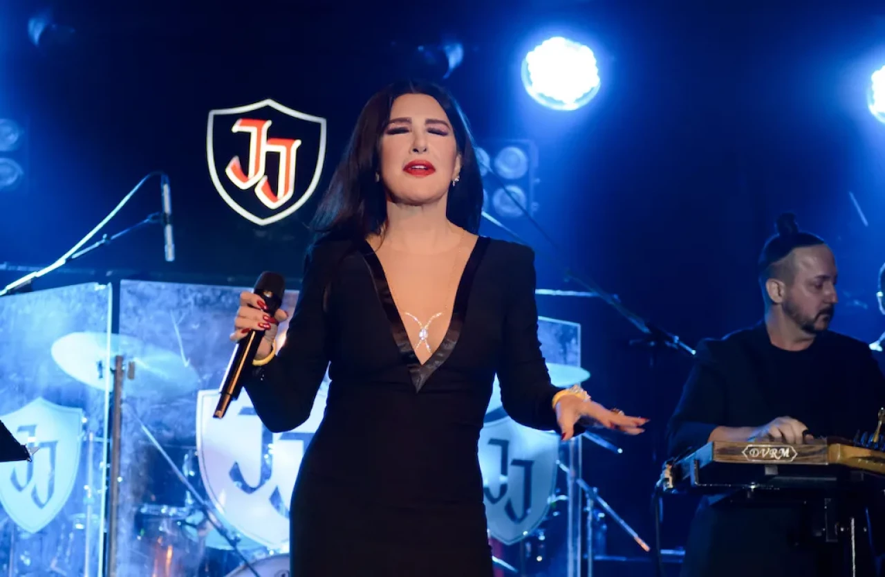 Nükhet Duru, unutulmaz konserinde hayranlarını mest etti