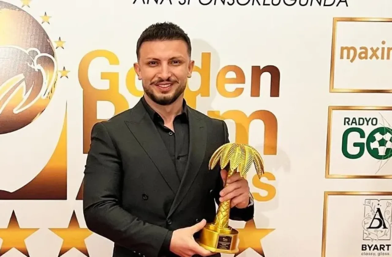 Mehmet Enlioğlu kimdir, kaç yaşında, kiminle evli, eşi kim, sevgilisi kim, aslen nereli? Fenomen'in Hayatı